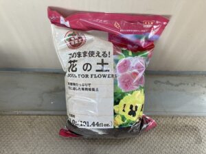 100均で買った花の土